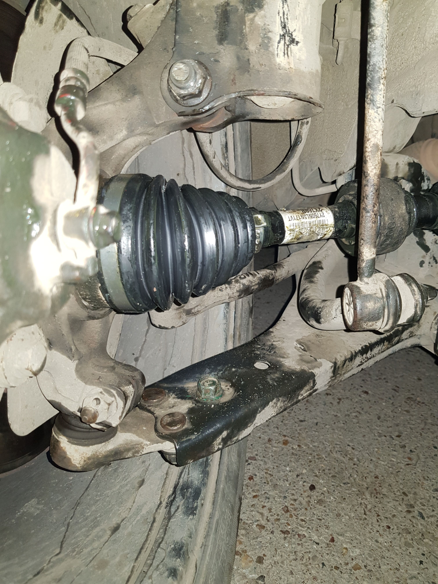 #132. 18.06.21 Меняем пыльник наружной гранаты. — KIA Sportage (3G), 2 ...