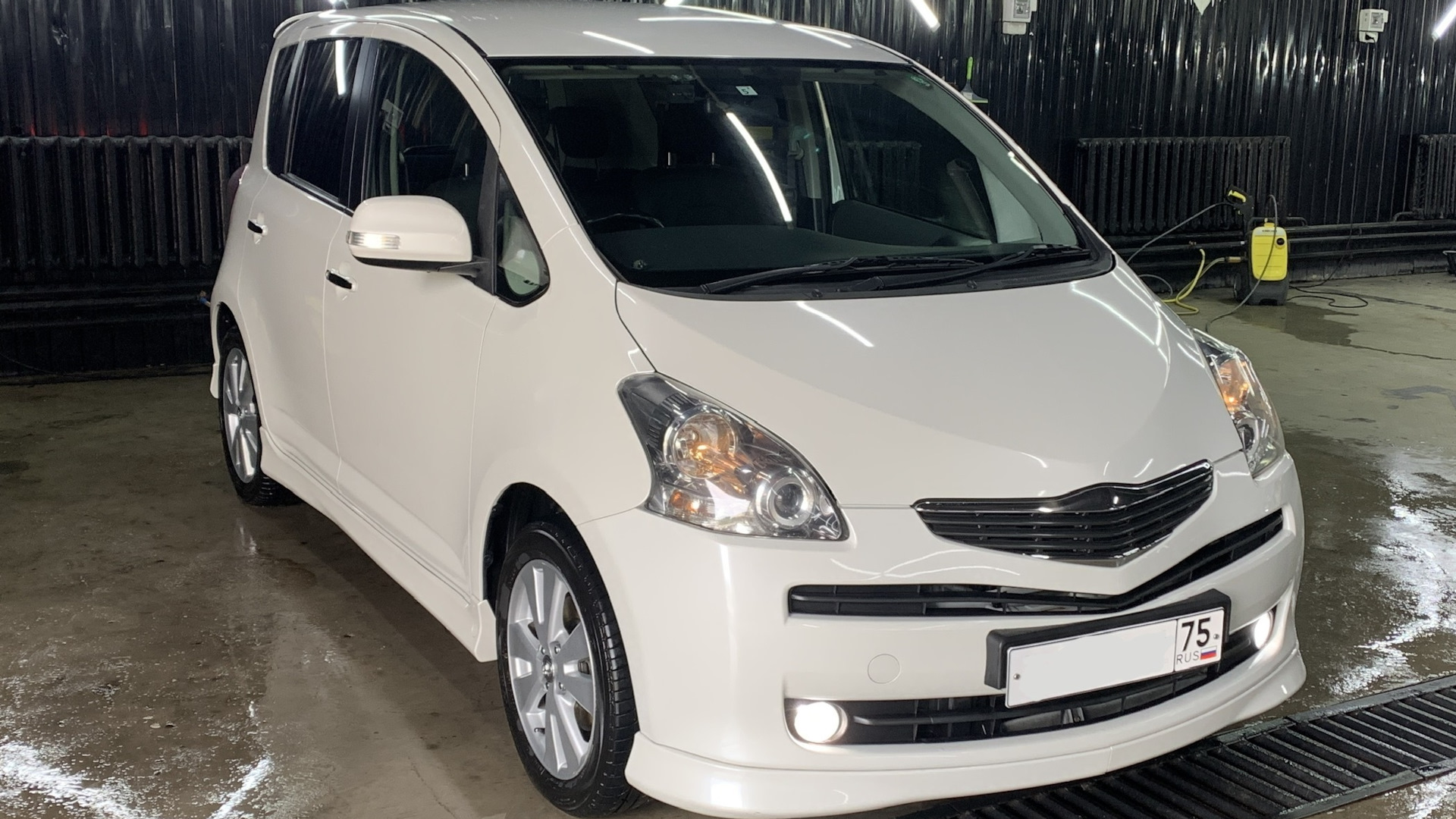 Toyota Ractis (1G) 1.5 бензиновый 2009 | Белая ракета на DRIVE2