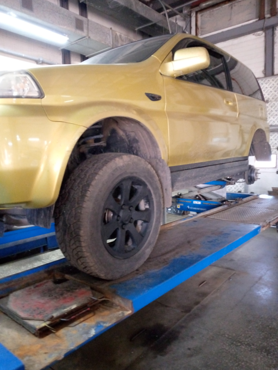 Cr v клиренс. Дорожный просвет Honda HRV. Дорожный просвет Honda HR V 1999. Honda HR V клиренс заднего бампера. Uni-v дорожный просвет.