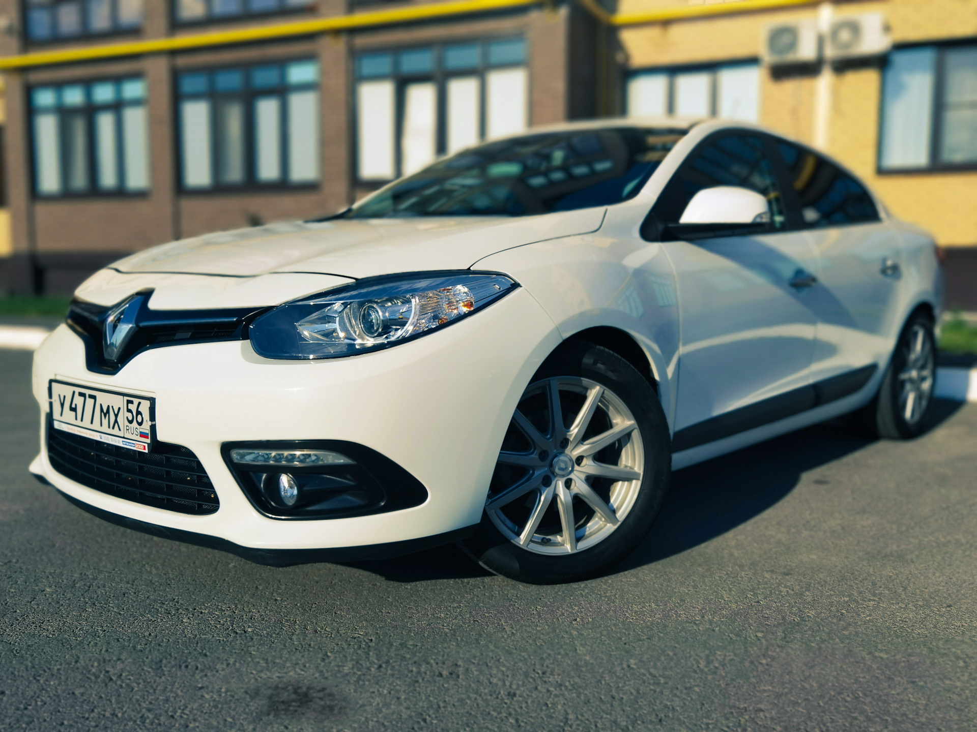 Renault fluence gta 5 фото 52