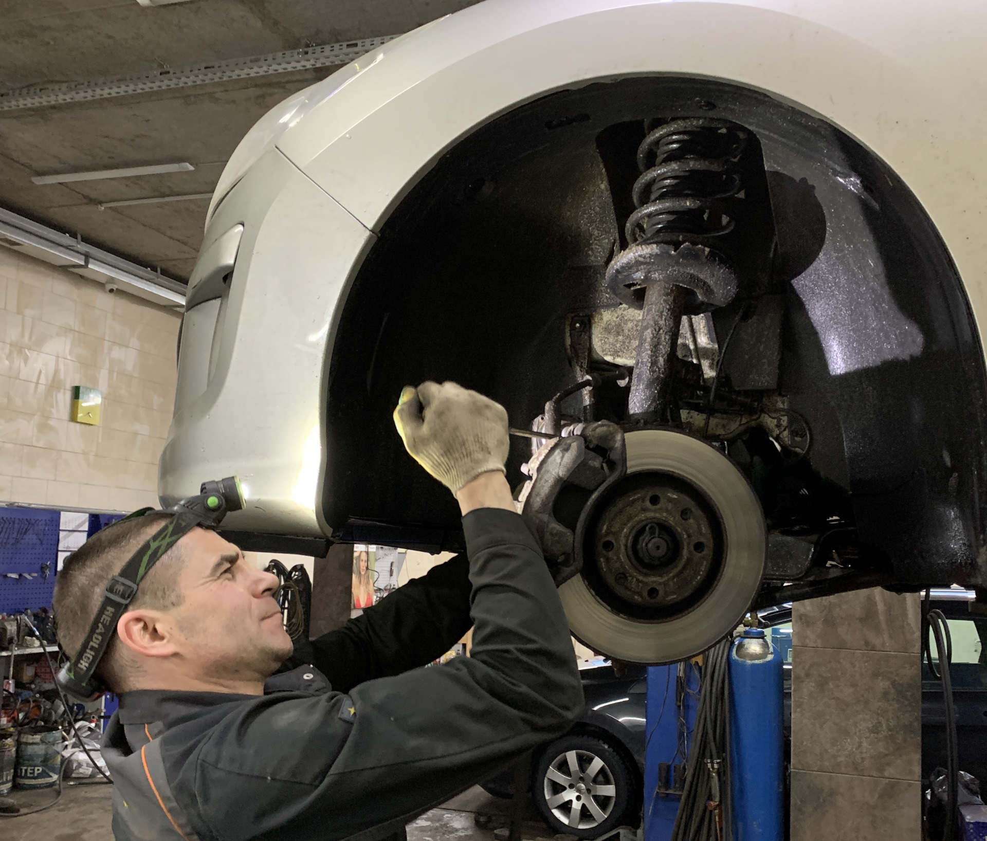 ТО тормозной системы. Замена передних тормозных дисков, колодок и ...