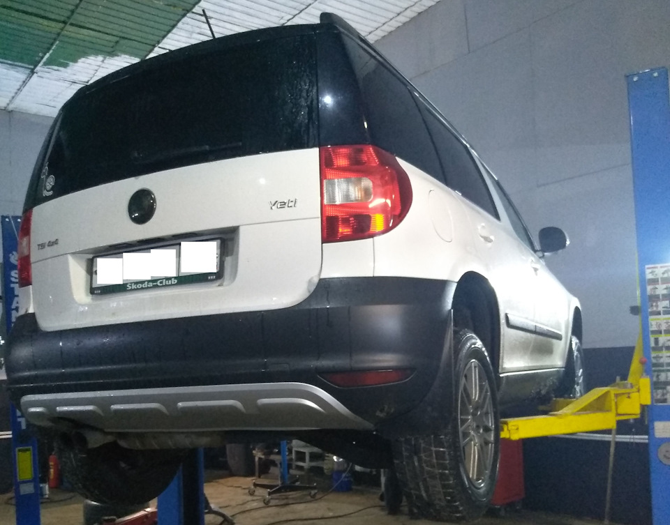 Замена задней опоры двигателя и диагностика цепи — Skoda Yeti, 1,8 л ...