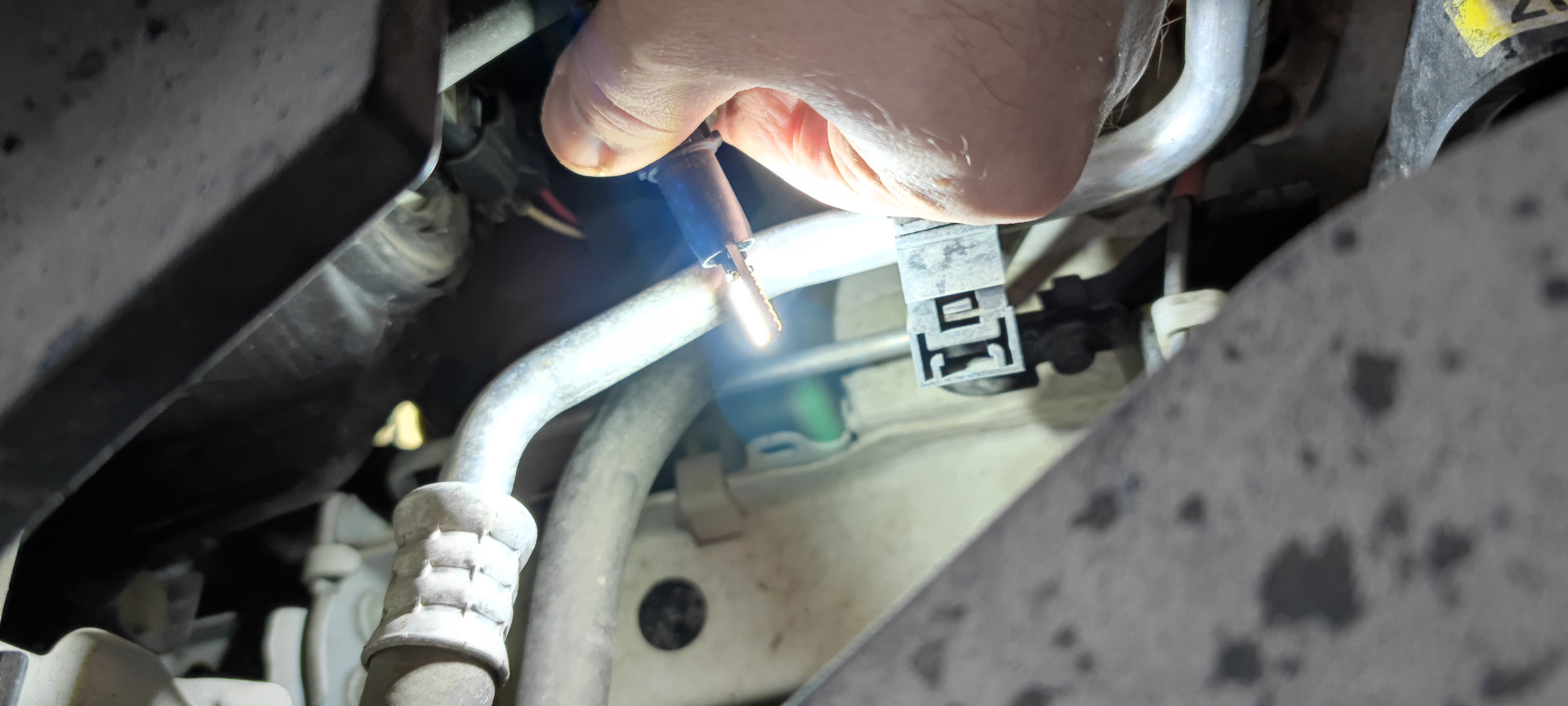 #06 Замена габаритной лампы Toyota Verso — Toyota Verso, 1,8 л, 2012 ...