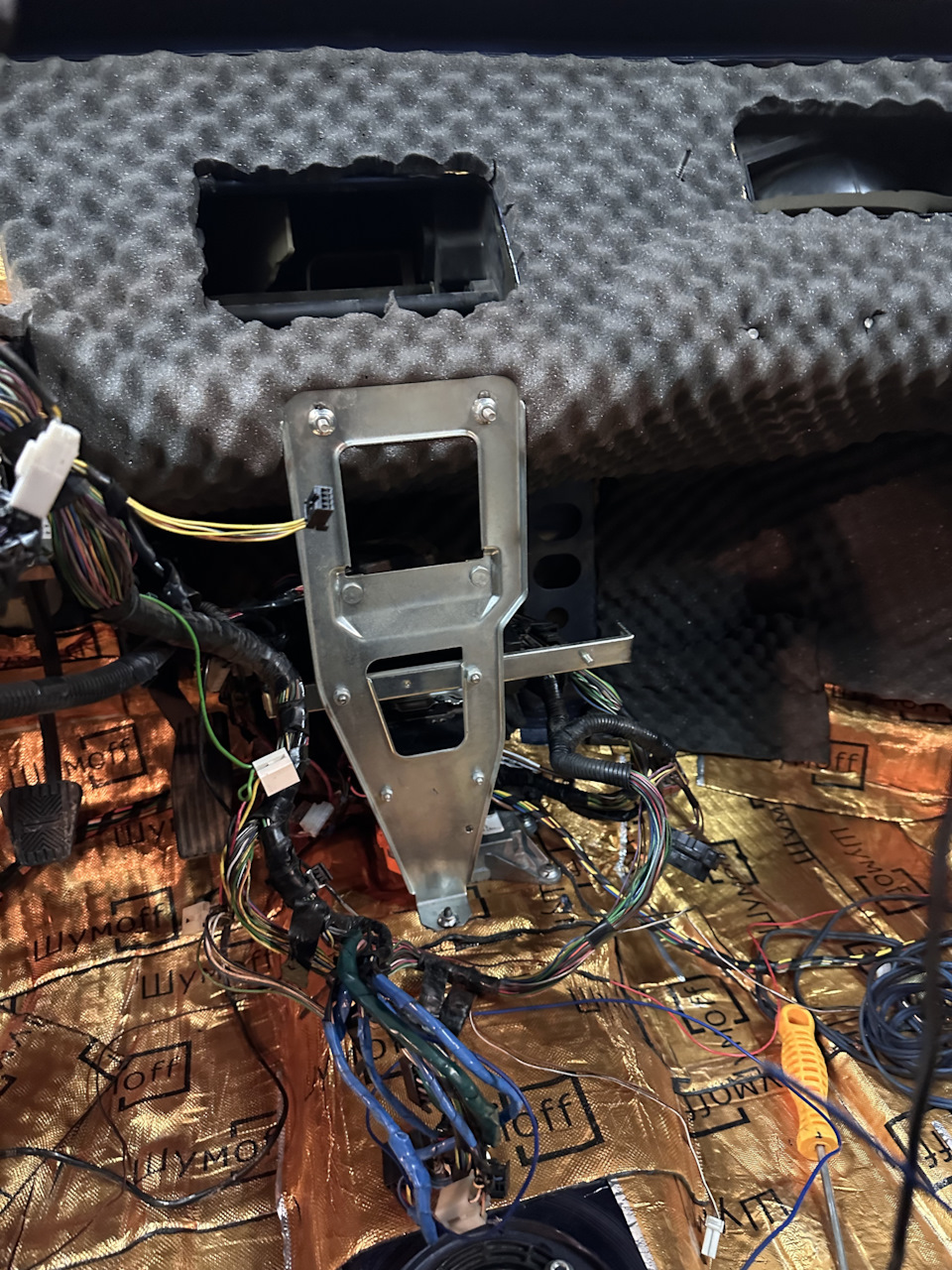 Шумовиброизоляция днища, моторного щита, замена проводки на Люкс ...