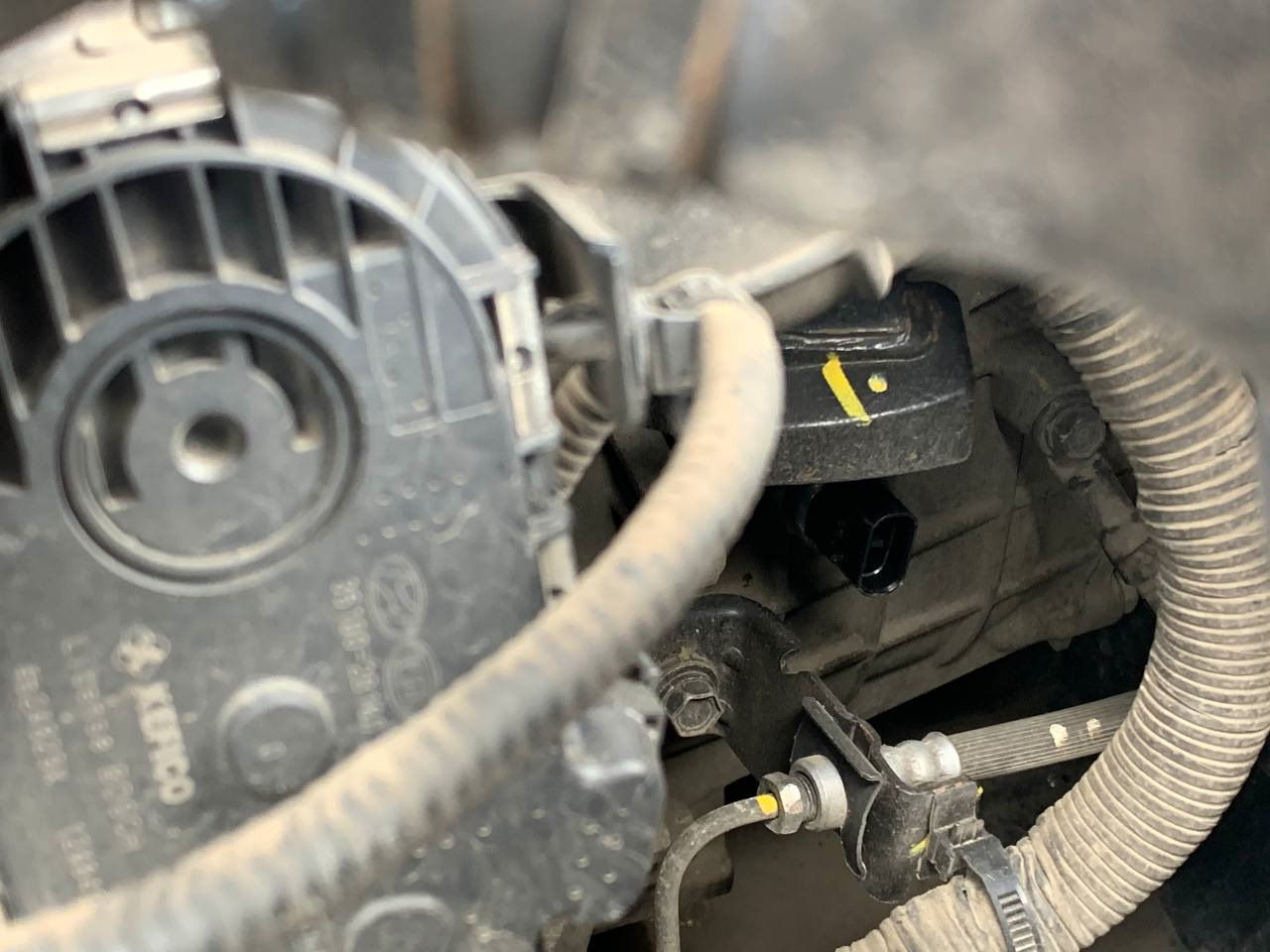 Штатный ручник с электроприводом EPB на МКПП (Electronic Parking Brake