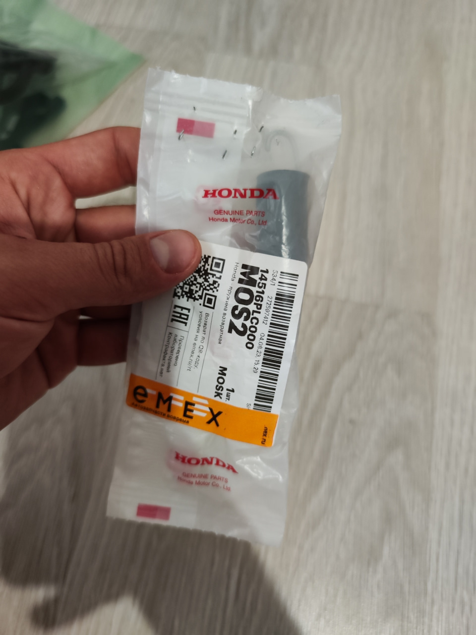 Фото в бортжурнале Honda Civic (7G). Запчасти на фото: 14516PLC000