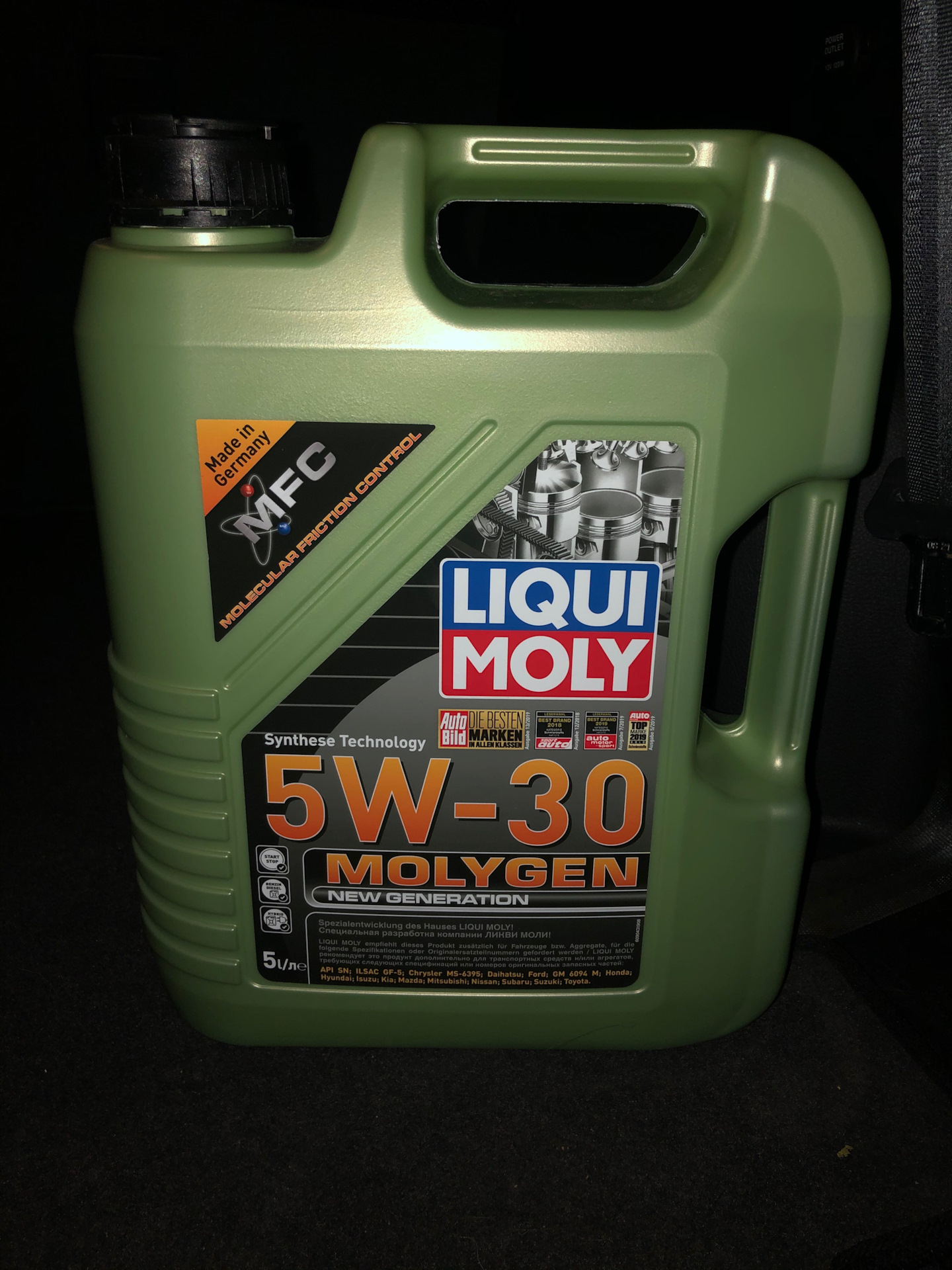 Liqui moly molygen. Liqui Moly 5w30 Molygen под ультрафиолетом. Molygen 5w30 Ford Focus. Liqui Moly Molygen крышка. Масло Ликви моли для Киа 2,4.