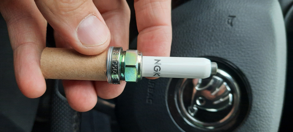 Свеча 06K905601B — Skoda Octavia A7 Mk3, 1,8 л, 2020 года | расходники ...