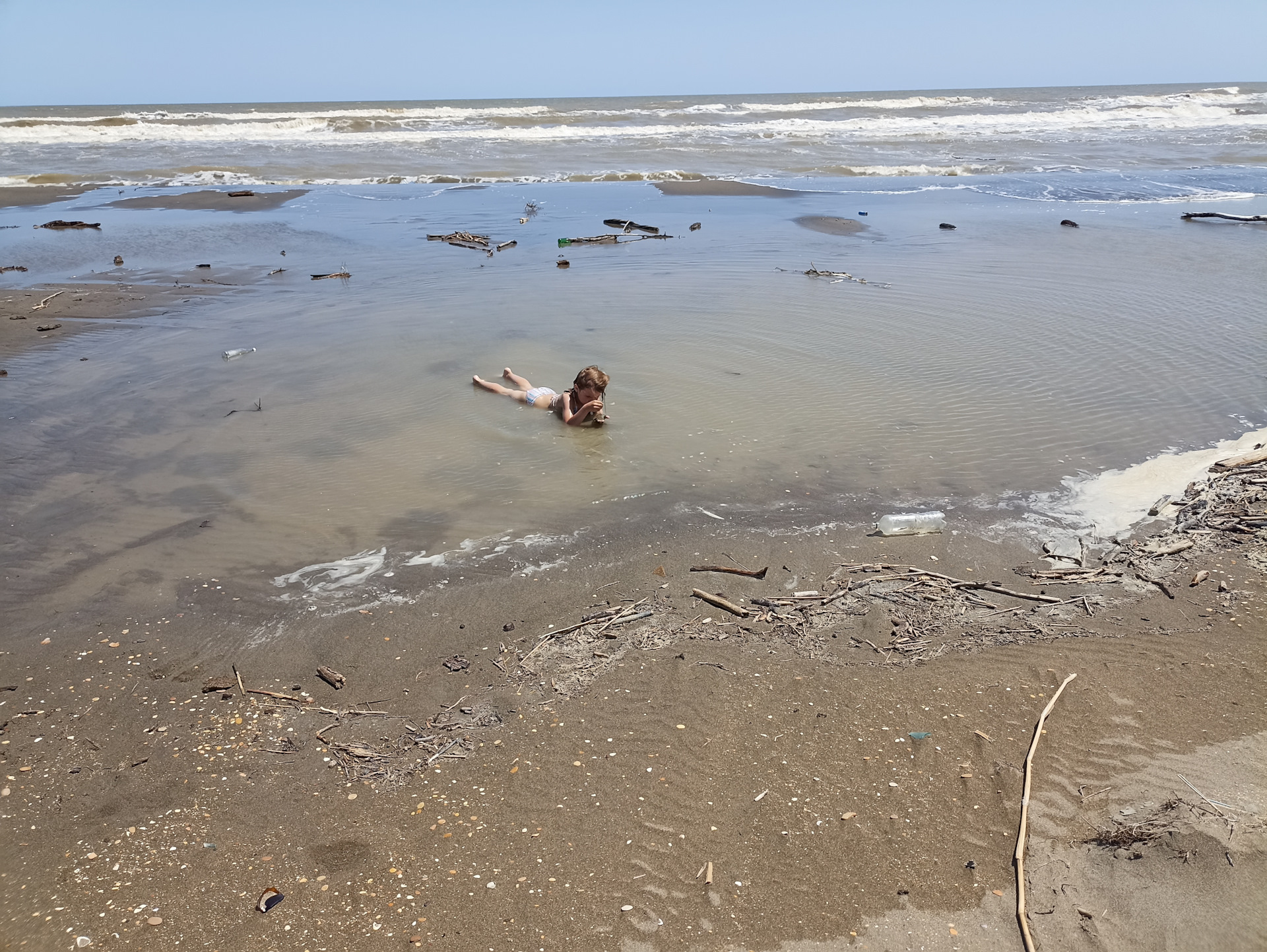 Дагестан отдых на море август. Бухта Сулак Дагестан. Сулак море. Сулак море и песок. Пляжи Сулак Дагестан.