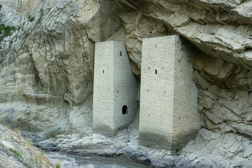 башни в чечне история. Plu 4TN3OpnEgG7Jo1t9B15ivKA 960. башни в чечне история фото. башни в чечне история-Plu 4TN3OpnEgG7Jo1t9B15ivKA 960. картинка башни в чечне история. картинка Plu 4TN3OpnEgG7Jo1t9B15ivKA 960. Ушкалойские башни-близнецы расположены в самом узком месте Аргунского ущелья. Построены были примерно в 11-12 веках для контроля дороги. Здесь проходил путь из Чечни в Грузию. башни в чечне история. Plu 4TN3OpnEgG7Jo1t9B15ivKA 960. башни в чечне история фото. башни в чечне история-Plu 4TN3OpnEgG7Jo1t9B15ivKA 960. картинка башни в чечне история. картинка Plu 4TN3OpnEgG7Jo1t9B15ivKA 960. Ушкалойские башни-близнецы расположены в самом узком месте Аргунского ущелья. Построены были примерно в 11-12 веках для контроля дороги. Здесь проходил путь из Чечни в Грузию.