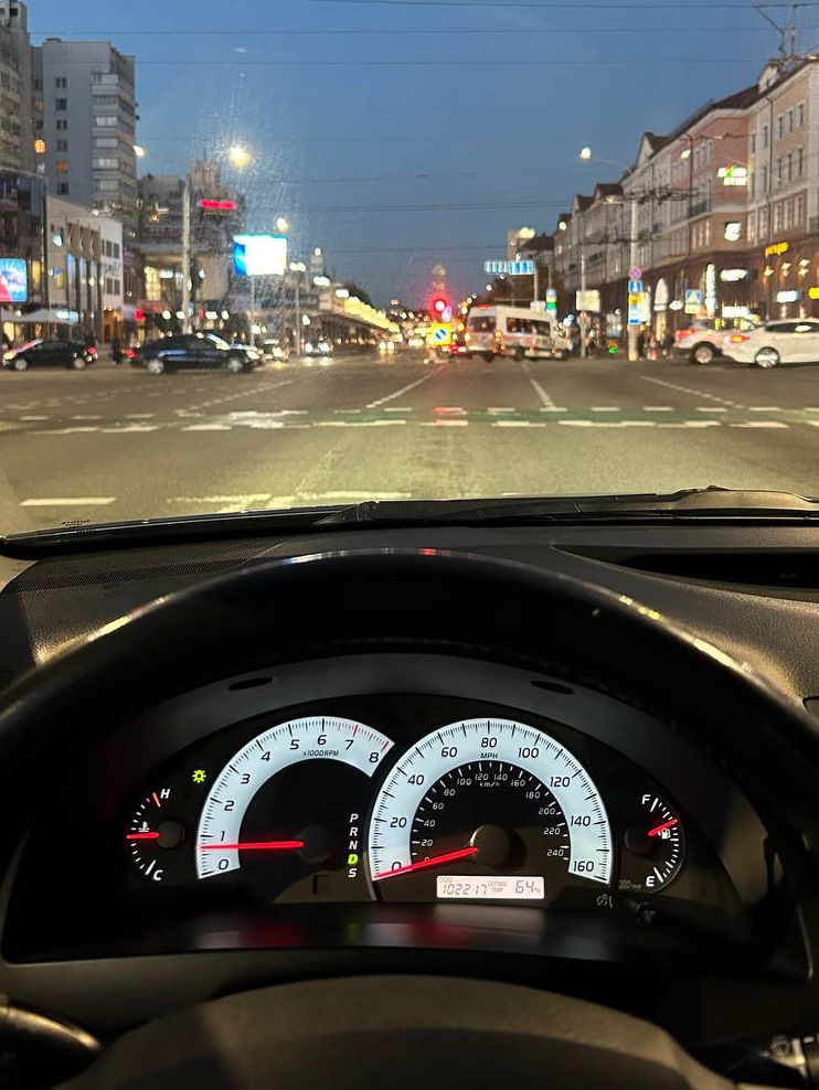 Вечерние покатушки. Фото приборки с пробегом на память :) — Toyota Camry (XV40)