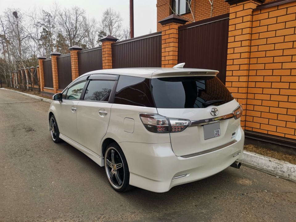 Шины Toyota Wish.