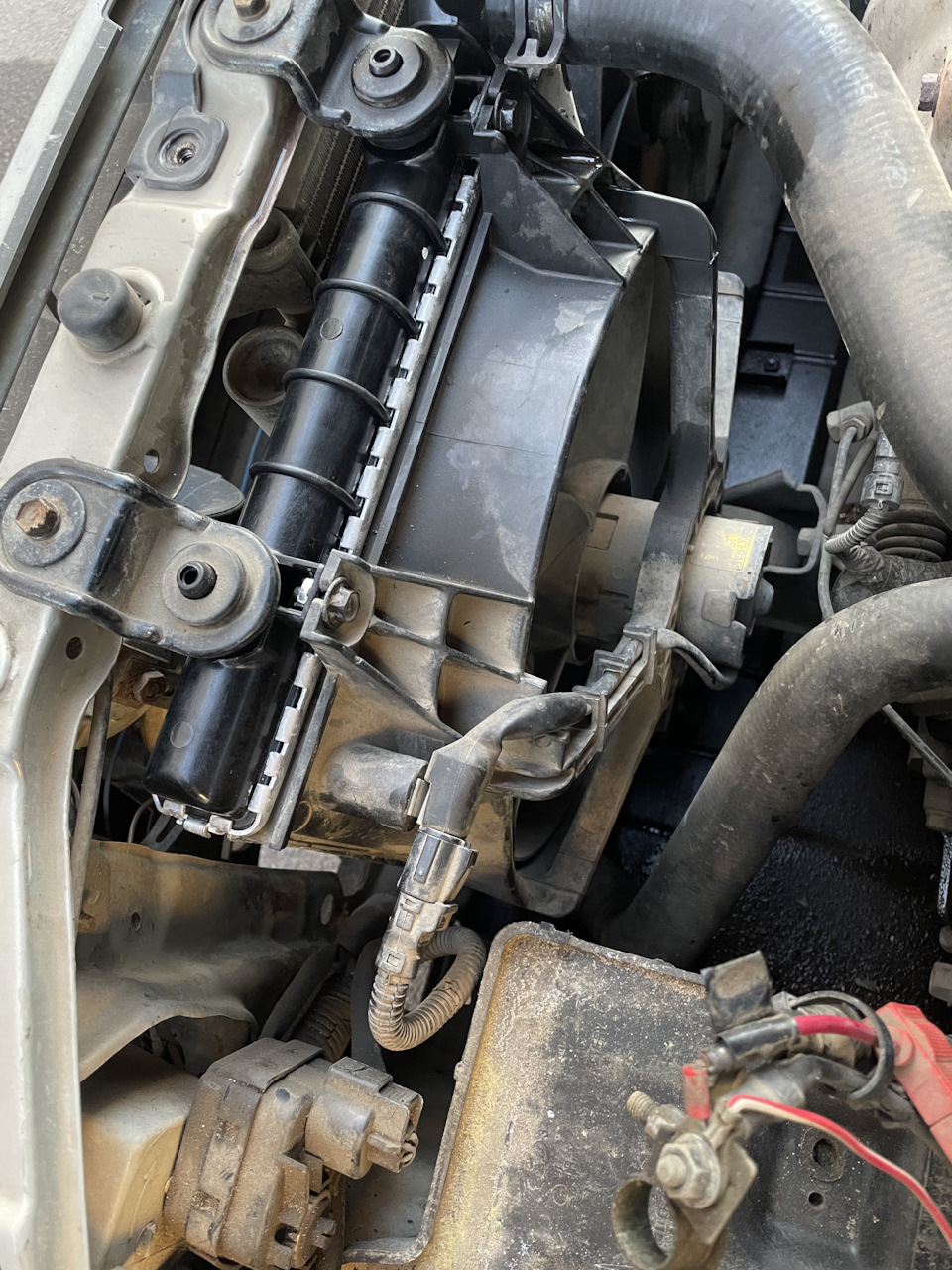 Встал как родной — Hyundai Accent (2G)