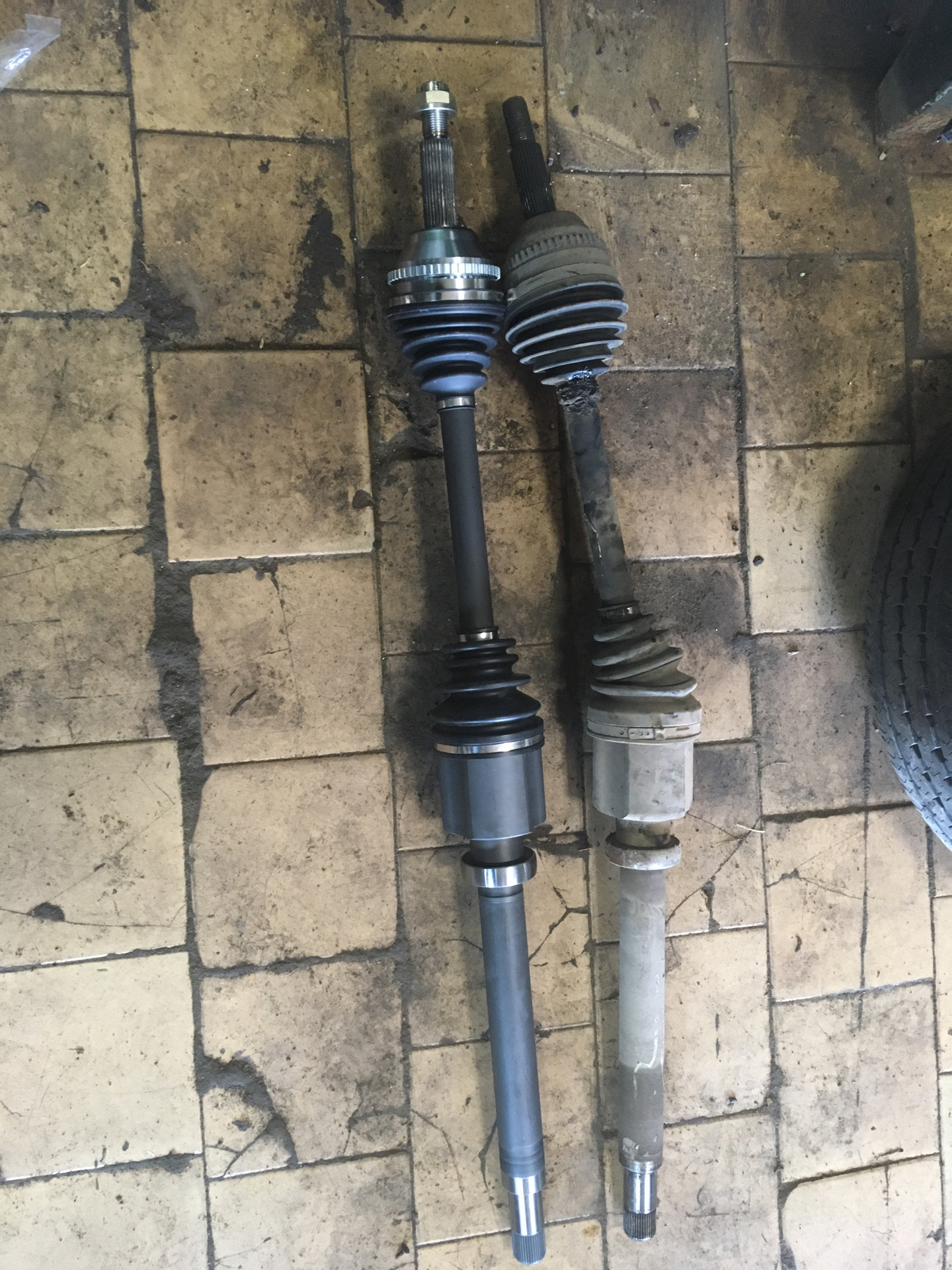 Замена правого привода в сборе. — Ford Transit (7G), 2,2 л, 2010 года ...