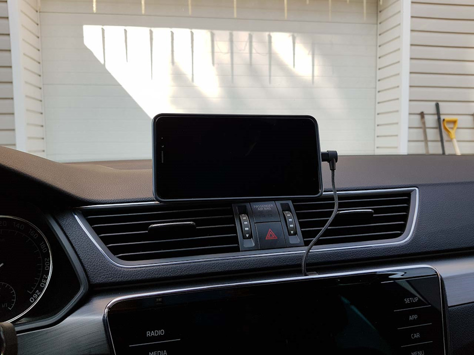 PoAAAgJZqOA 960 держатель телефона для шкода суперб