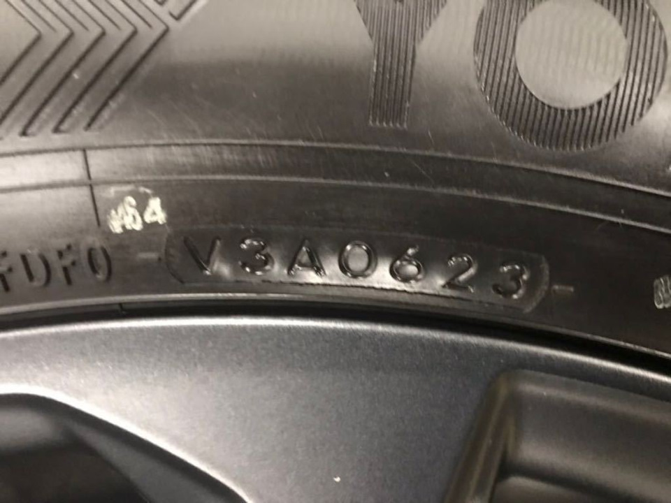 Шины летние Yokohama 235/55 R19, литые диски Toyota 7,5Jx19 ET40 5x114 ...