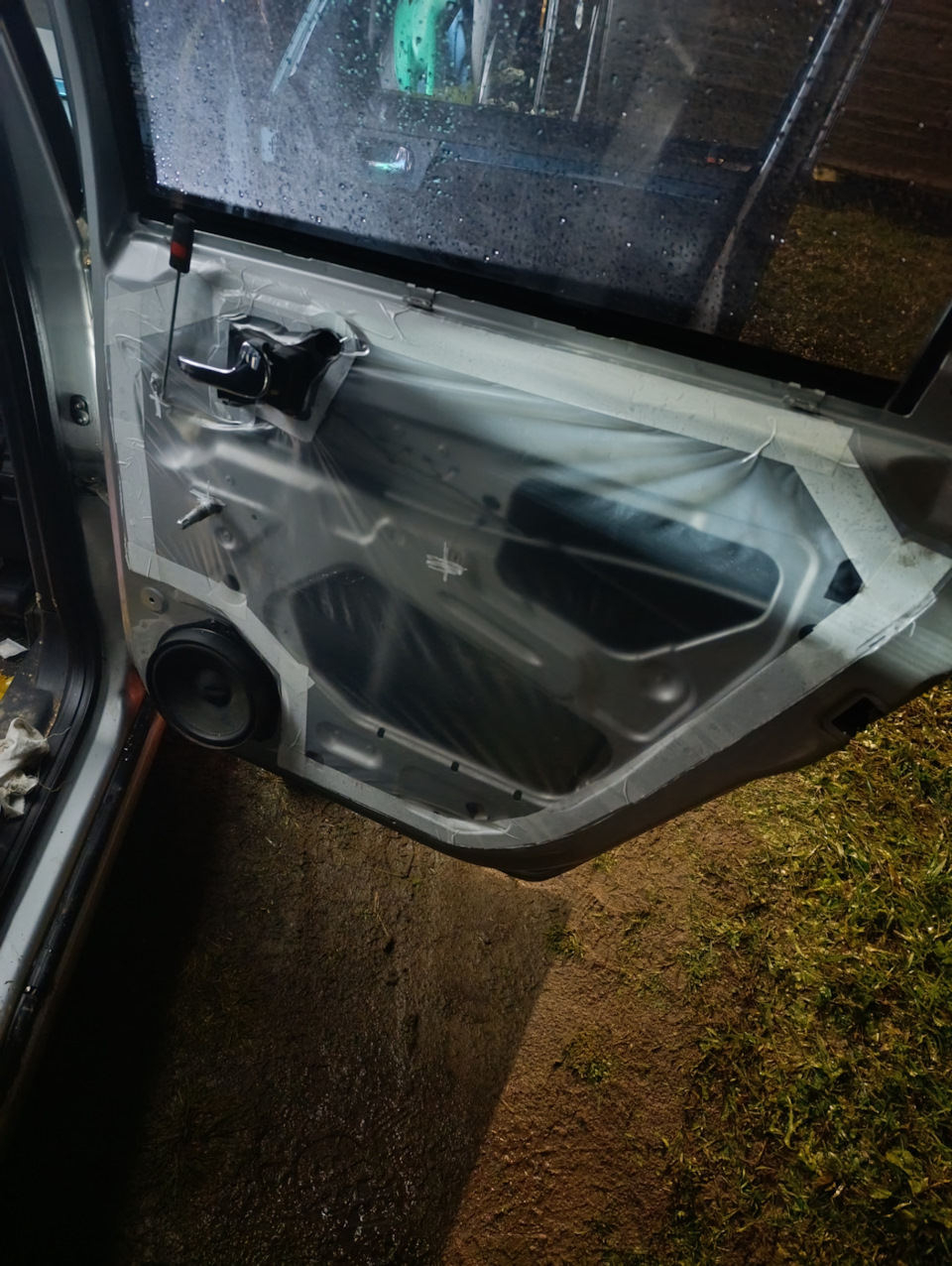 Приклеил новую пленку на двусторонний дешёвый скотч. Пленка простая 60 микрон, 200микрон конечно лучше сидит, но дороговато. — Opel Meriva (A)