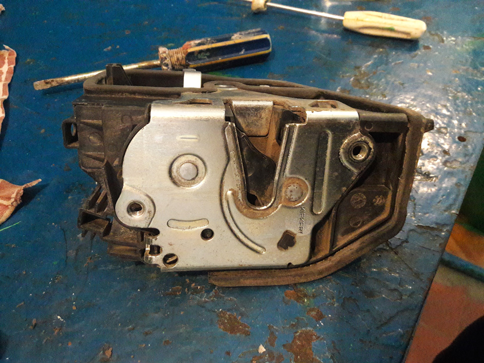 Чортов одноразовый не разборный мир. Замок двери E87 — BMW 1 series ...