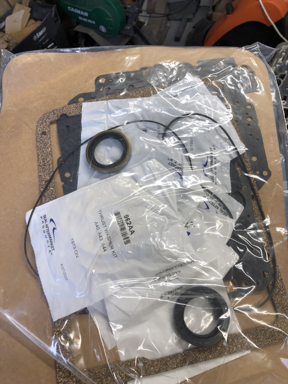 тут сальники есть кстати, но я решил довериться в этом плане епонскому качеству — Toyota Crown (S120). Запчасти на фото: 272022