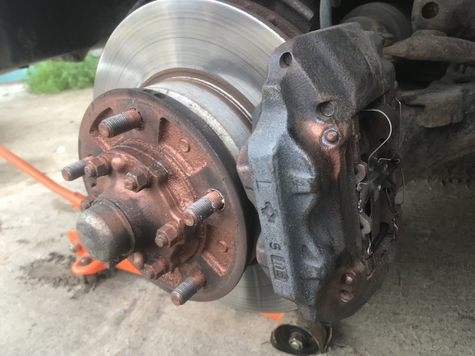 Гремят колодки в суппортах — Toyota Land Cruiser 100, 4,7 л, 2005 года ...