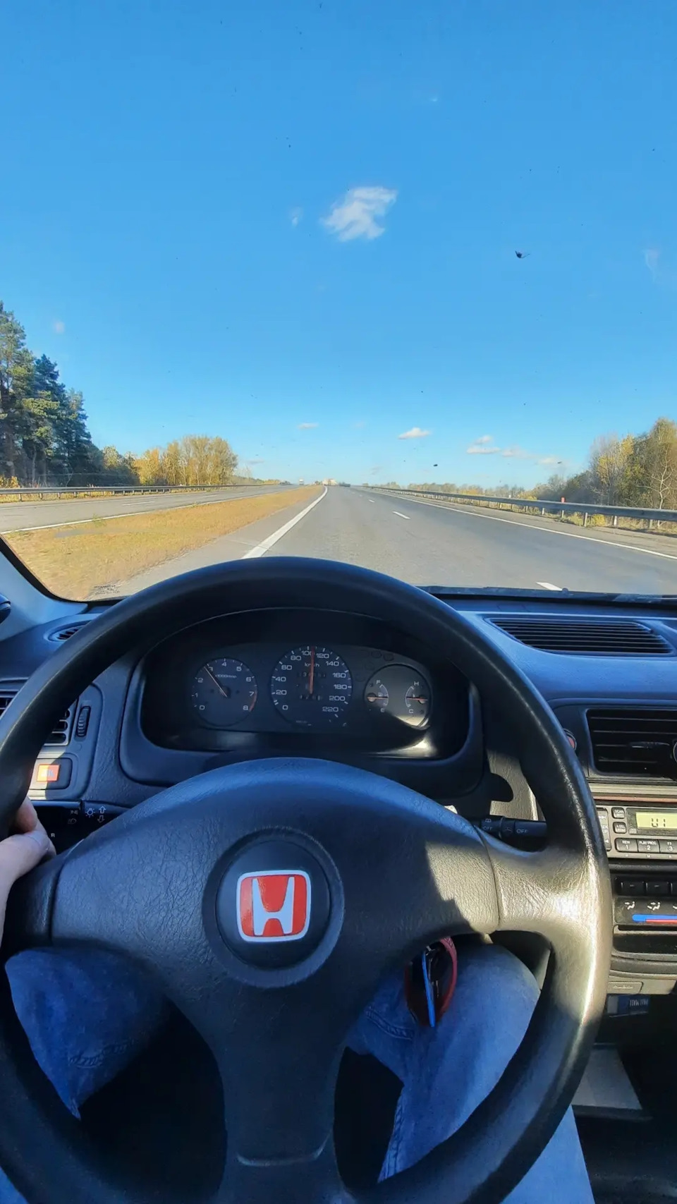 Красная эмблема на руль — Honda Civic Hatchback (6G), 1,4 л., 1998 года ...