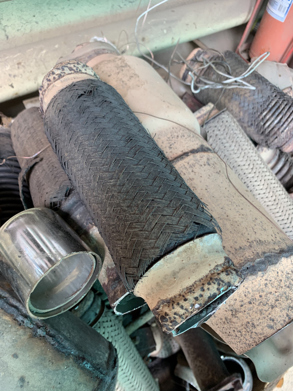 Прогорела гофра глушителя — Opel Mokka, 1,8 л, 2018 года | визит на ...