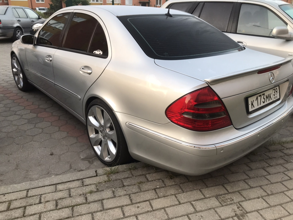 Mercedes w211 Gold Metallic