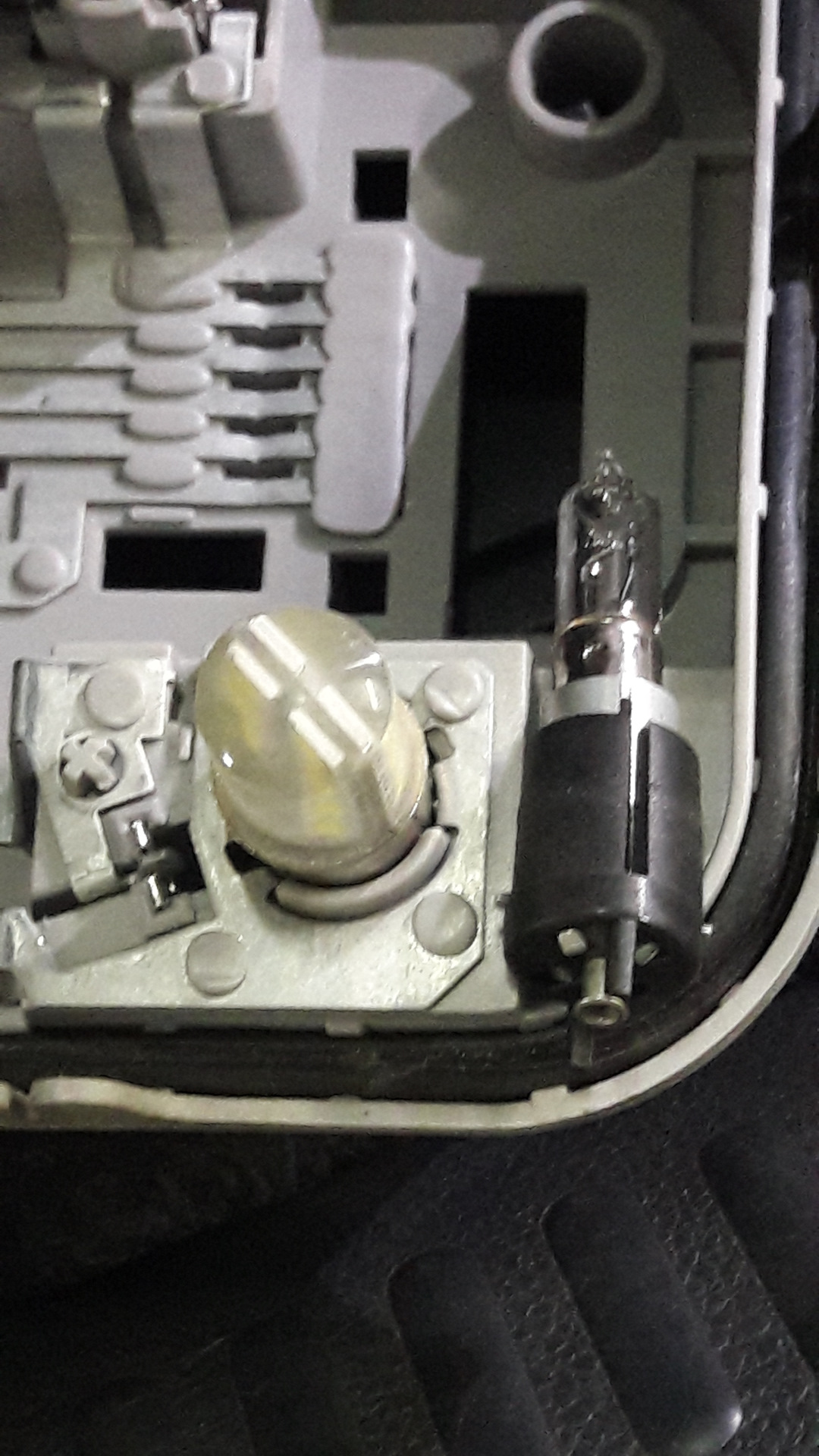 Установка led в передние ПТФ. — Volkswagen Polo Mk5, 1,4 л, 2010 года ...