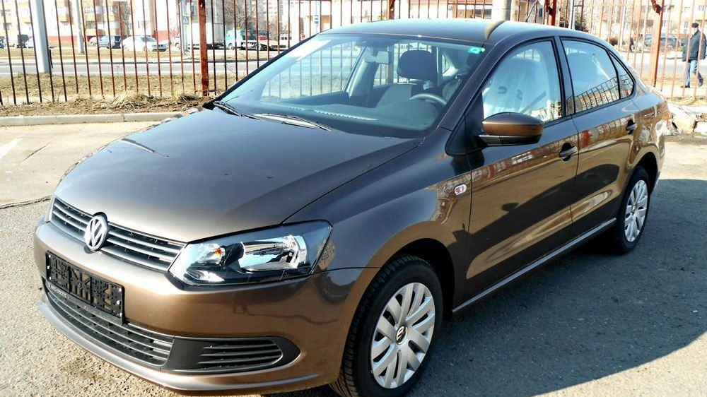 VW Polo 2016 коричневый