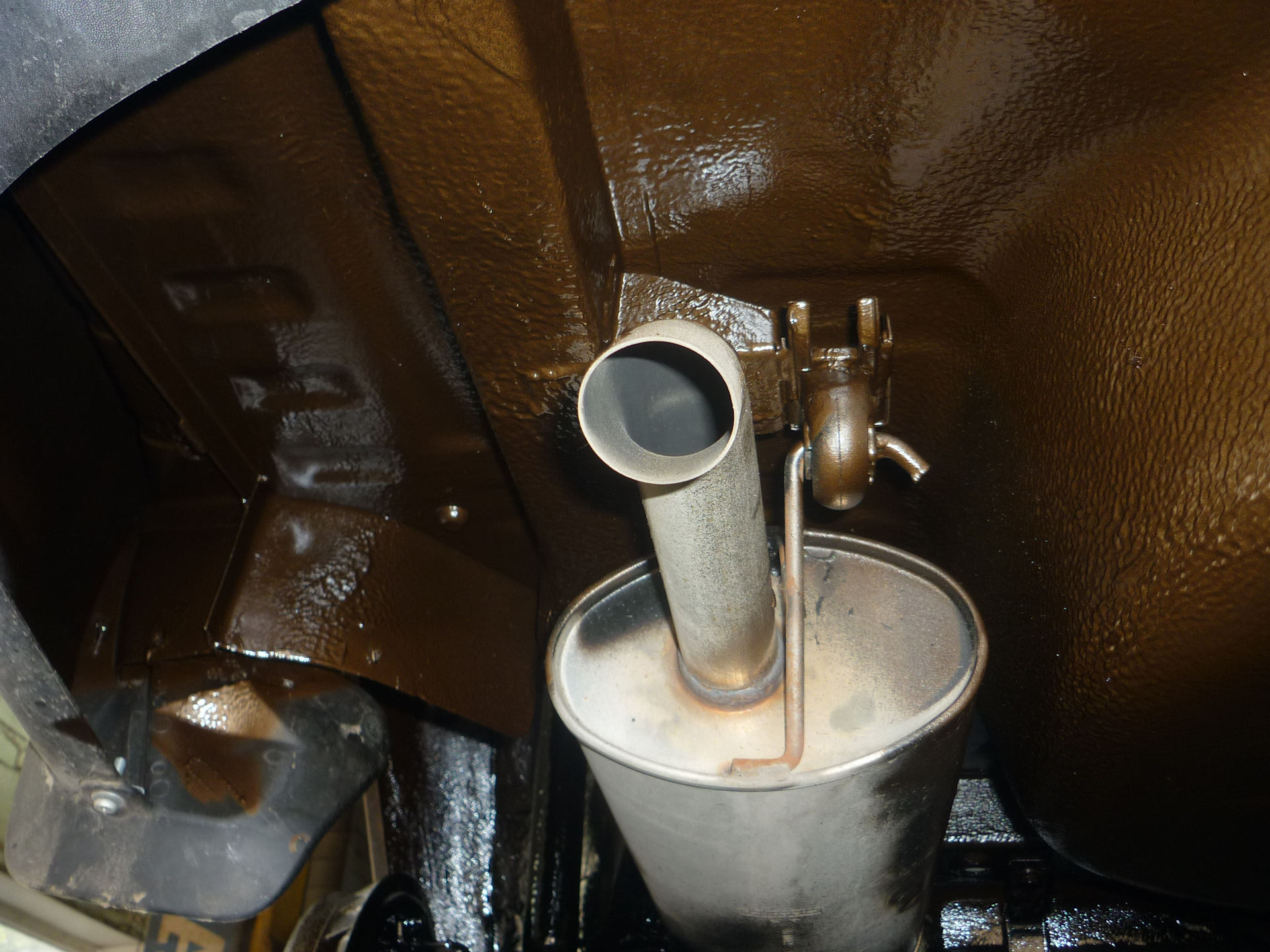 Динитрол иваново. Антикор dinitrol коричневый. Антикор центр. Динитрол иваново. Мастика динитрол.