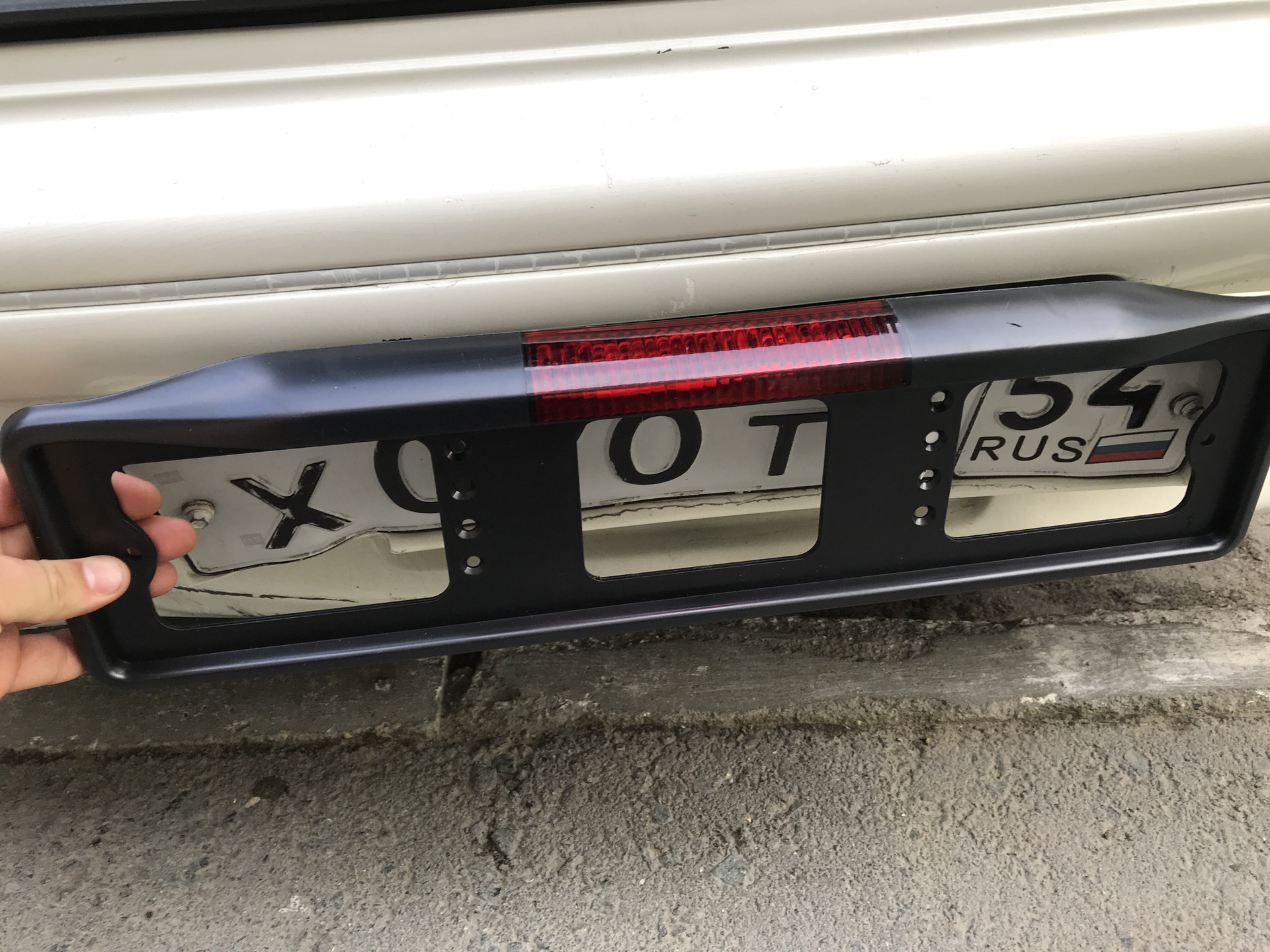 Включи под номер 3. Номерная рамка Toyota Mark 2. Номерные рамки на Лексус es250. Рамка номерного знака Surf.