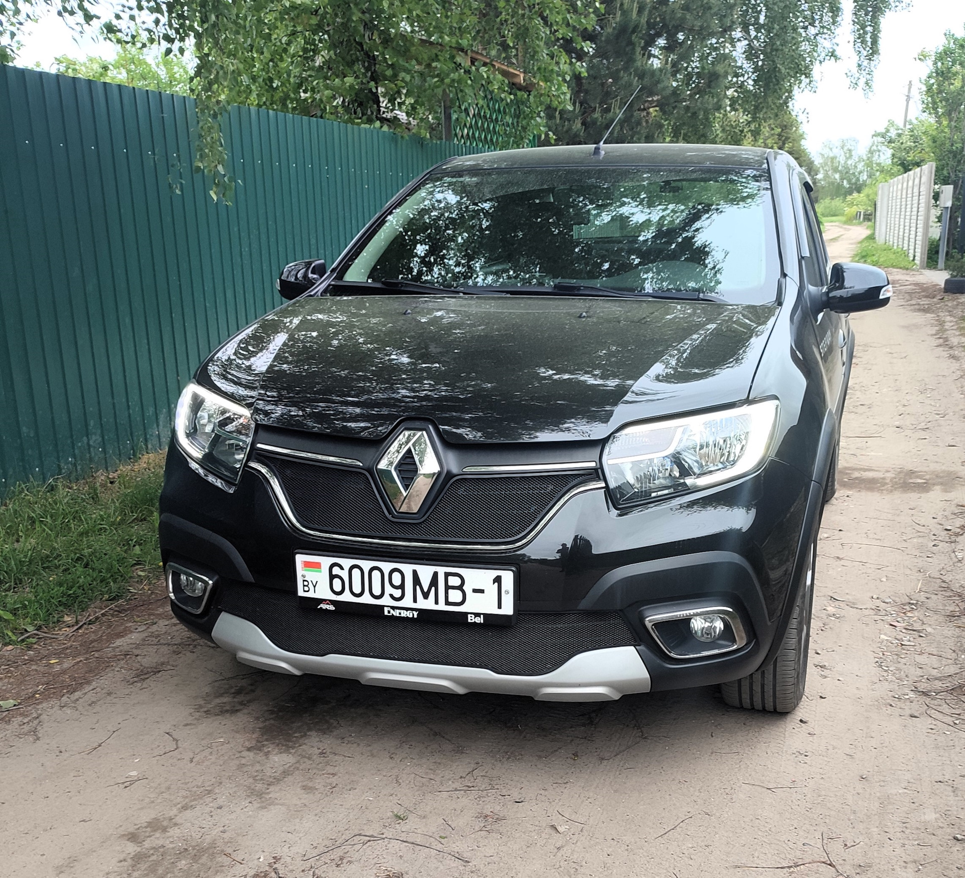 Улучшение водительского места — Renault Logan Stepway, 1,6 л, 2019 года |  аксессуары | DRIVE2