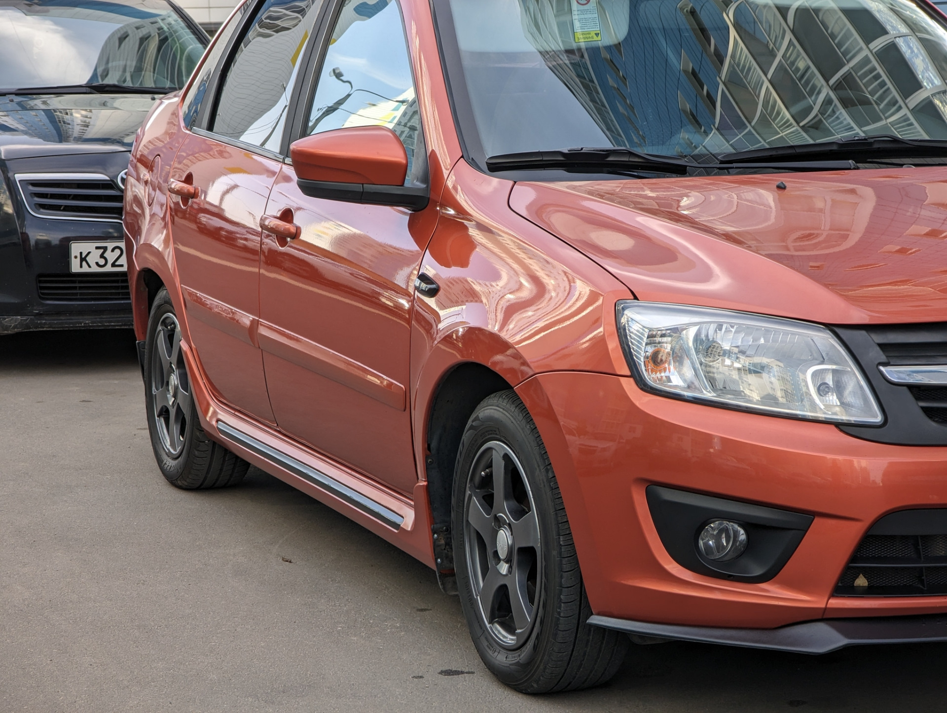 Накладки порогов "гранта спорт" — Lada Гранта (1G), 1,6 л, 2015 года ...