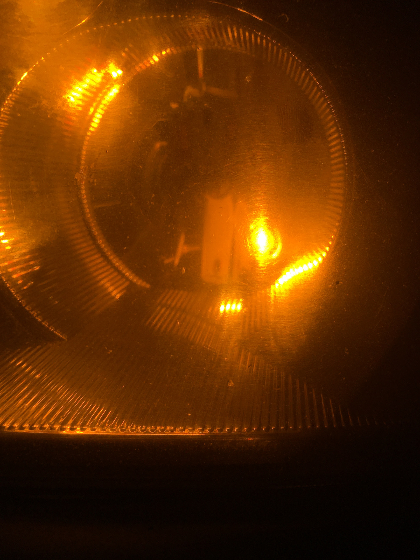 Оранжевые габариты — Lada Приора седан, 1,6 л, 2011 года | электроника ...