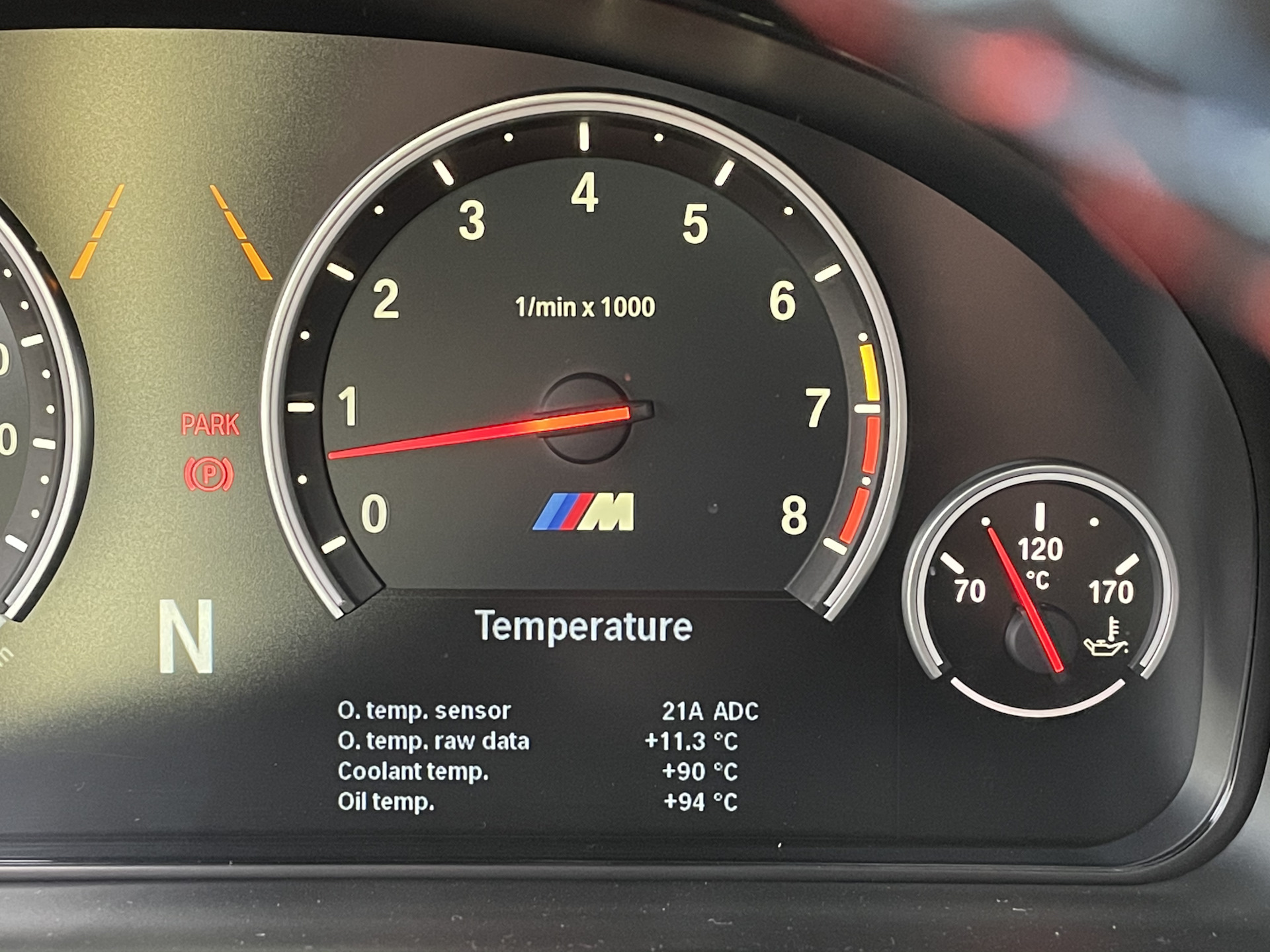 Температура масла бмв. Приборная панель ф30. БМВ x6 щиток приборов бензин 2011. BMW f10 температура масла. BMW m5 f10 приборная панель.