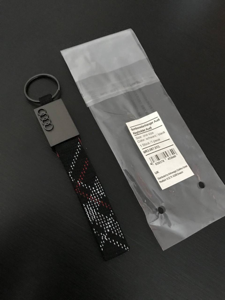 Брелок Audi на Audi A3 (8L), Audi A3 (8P), Audi A3 (8V), Audi A4 (B5 ...