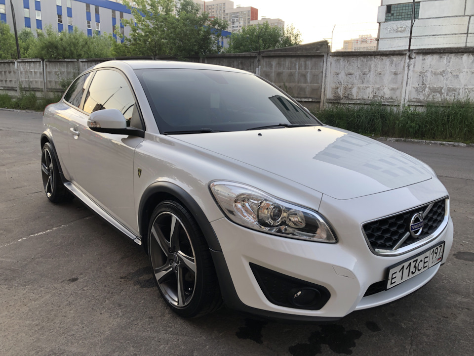 Volvo r Design Grill c30