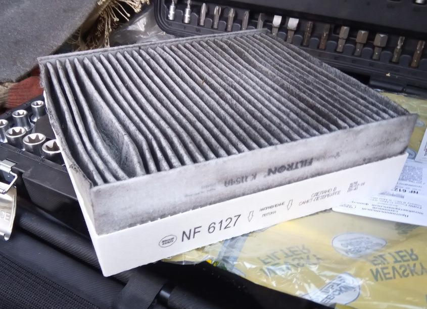 Сверху угольный, снизу невский простой — Ford Galaxy (Mk III)