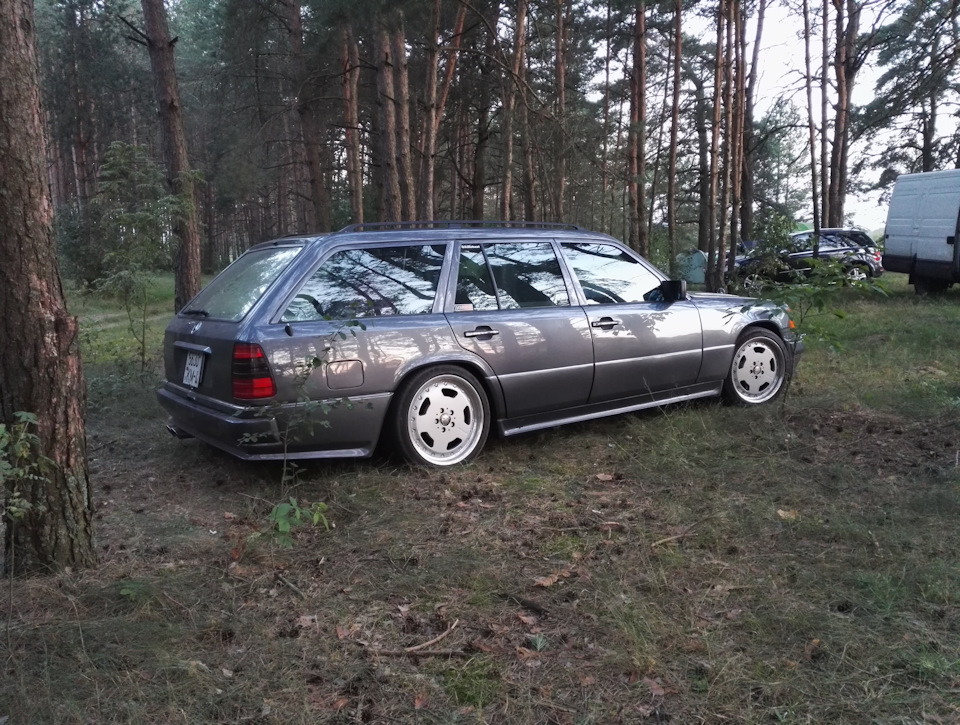 Фото в бортжурнале Mercedes-Benz E-Class Estate (S124)