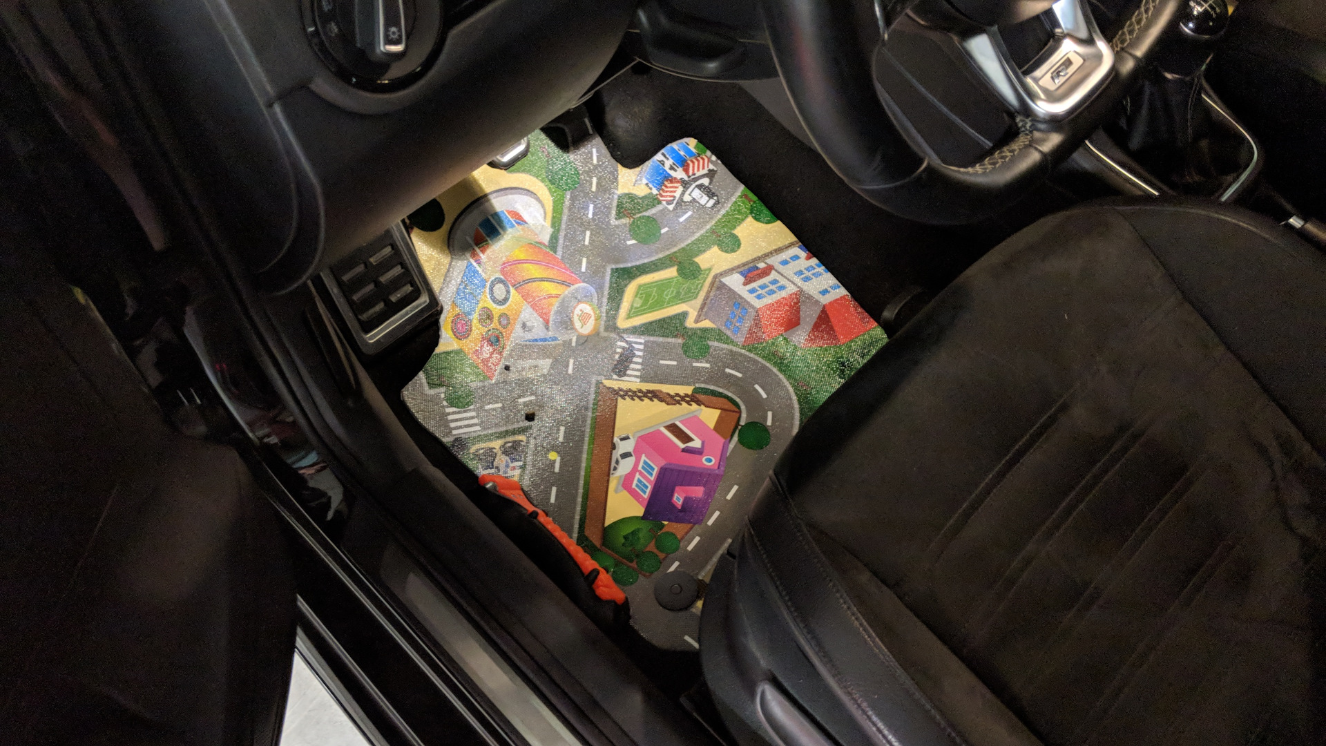Home made floor mats, childish style. — Volkswagen Polo Mk5, 1,2 л, 2011 года аксессуары DRIVE2