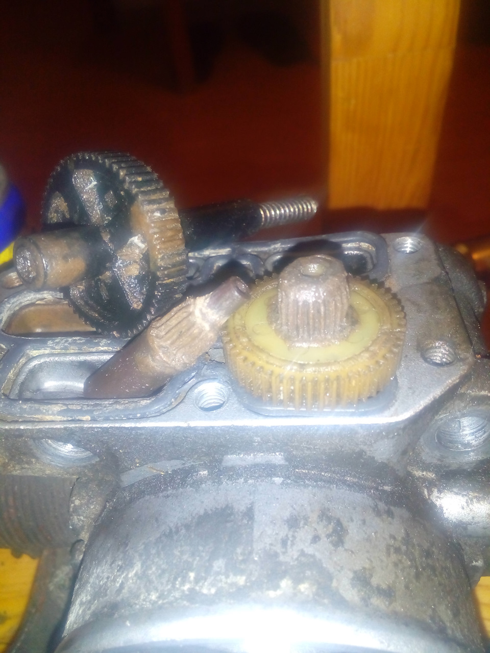 Шестерни готовы, крутится механизм легко и не клинит. — Mitsubishi Chariot (2G)