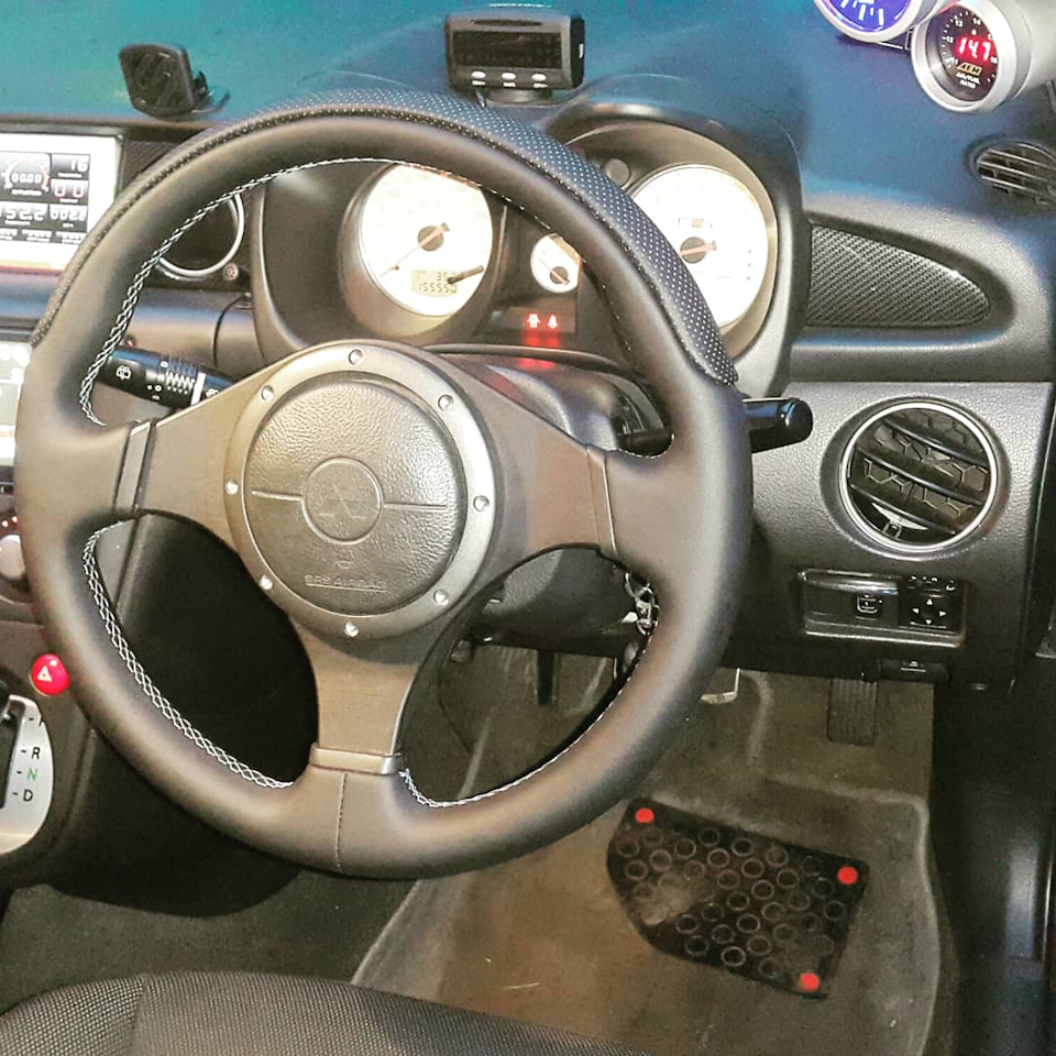 MOMO Evo 9 на законном месте — Mitsubishi Airtrek Turbo