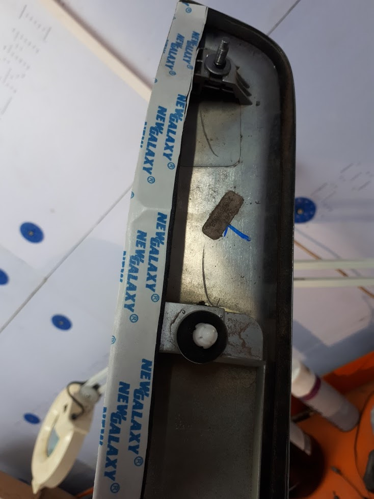 [ремонт мелкий] замена лампочек в подсветке номера + доработка молдинга ...