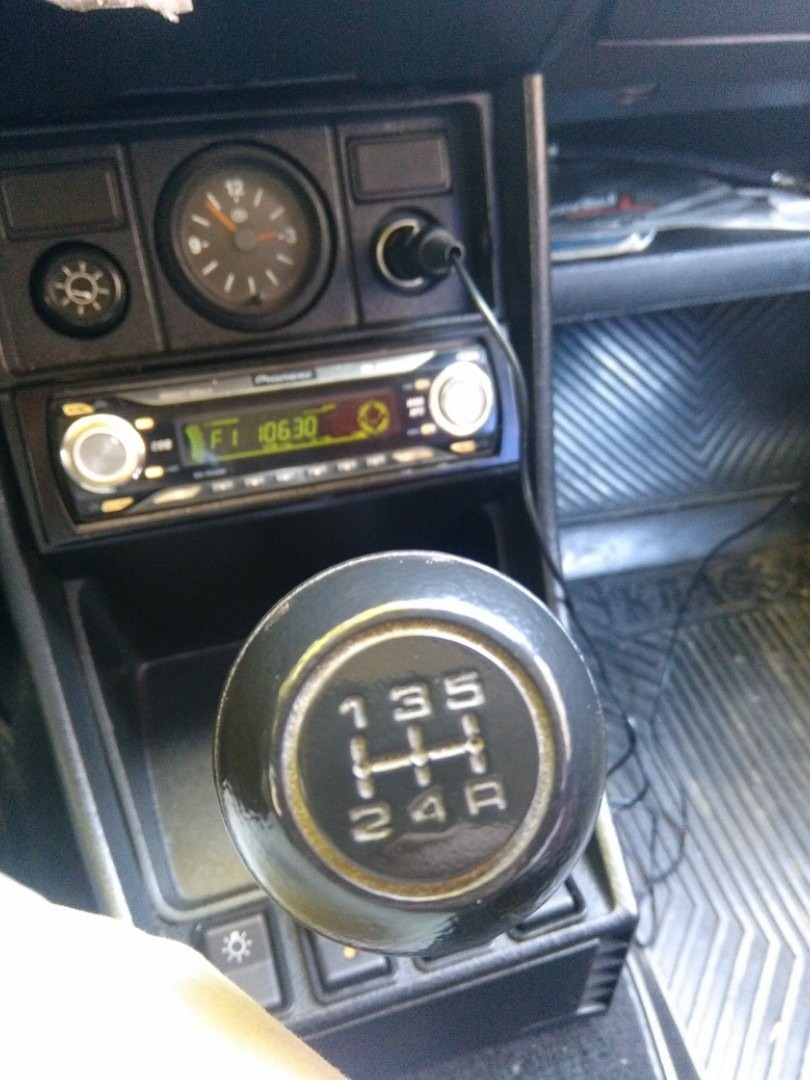 розочка на кпп и электронный вольтметр в жигули — Lada 21047, 9,9 л ...