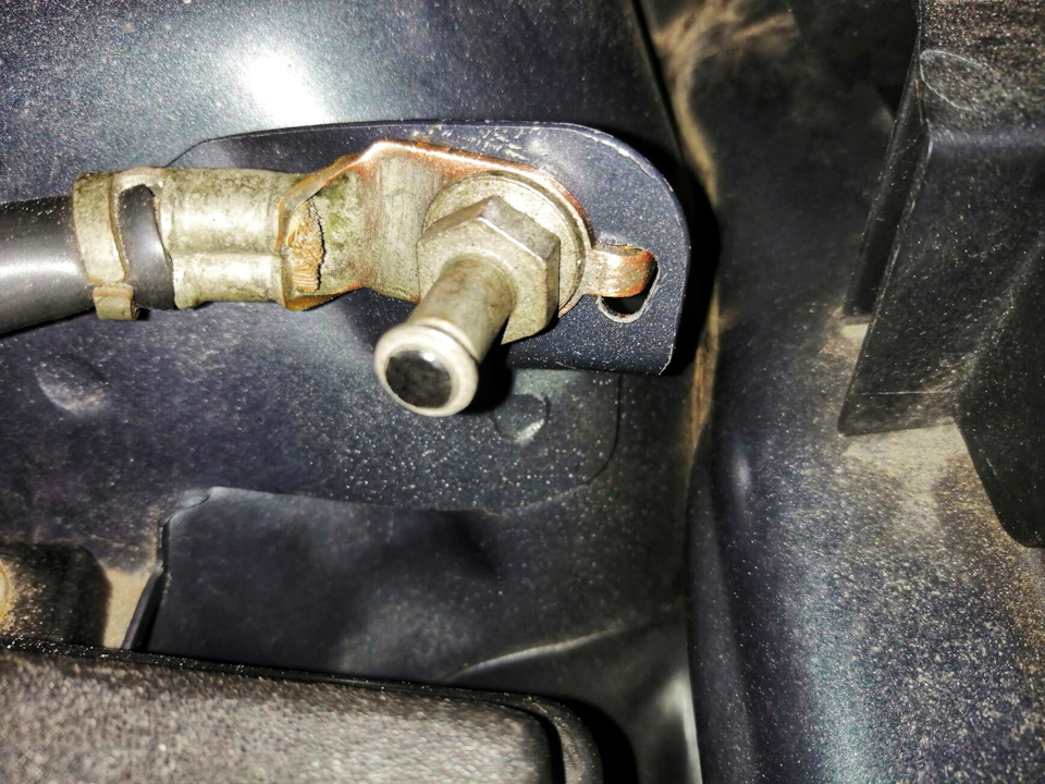 Все беды шли вот от сюда. Теперь здесь тоже чистота. — Ford Focus Hatchback III