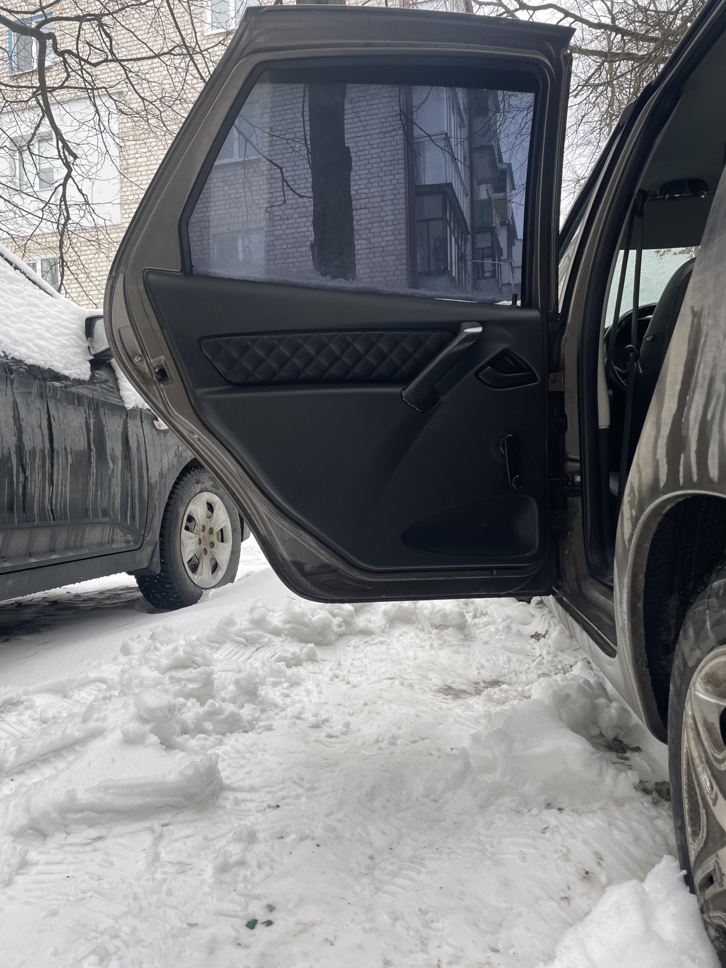Вставки дверей — Lada Гранта лифтбек, 1,6 л, 2018 года | стайлинг | DRIVE2