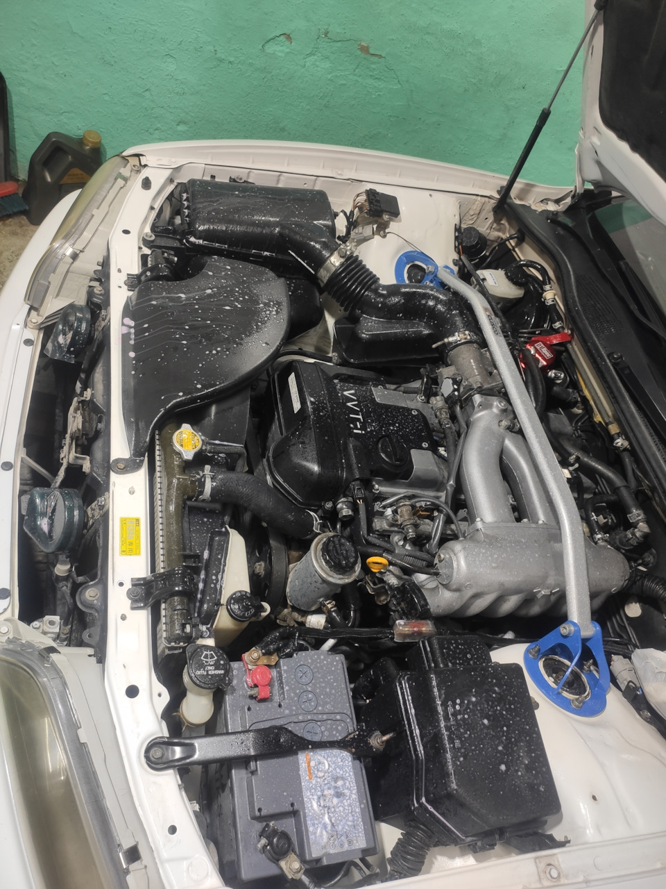 Нанес средство, запах приятный, подождал немного и протер тряпкой остатки — Toyota Chaser (100)