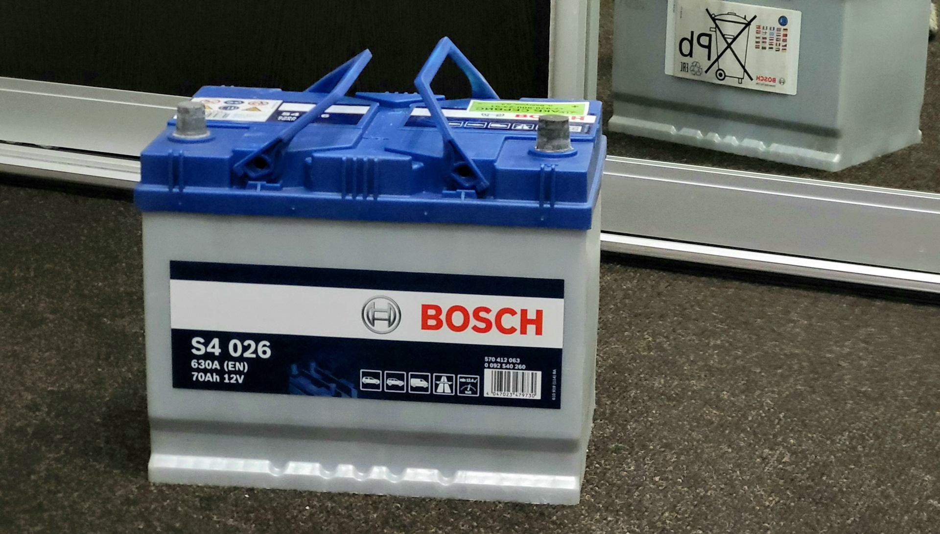 Аккумулятор bosch s4 004. Замена АКБ х008д. Сел аккумулятор Киа Церато.