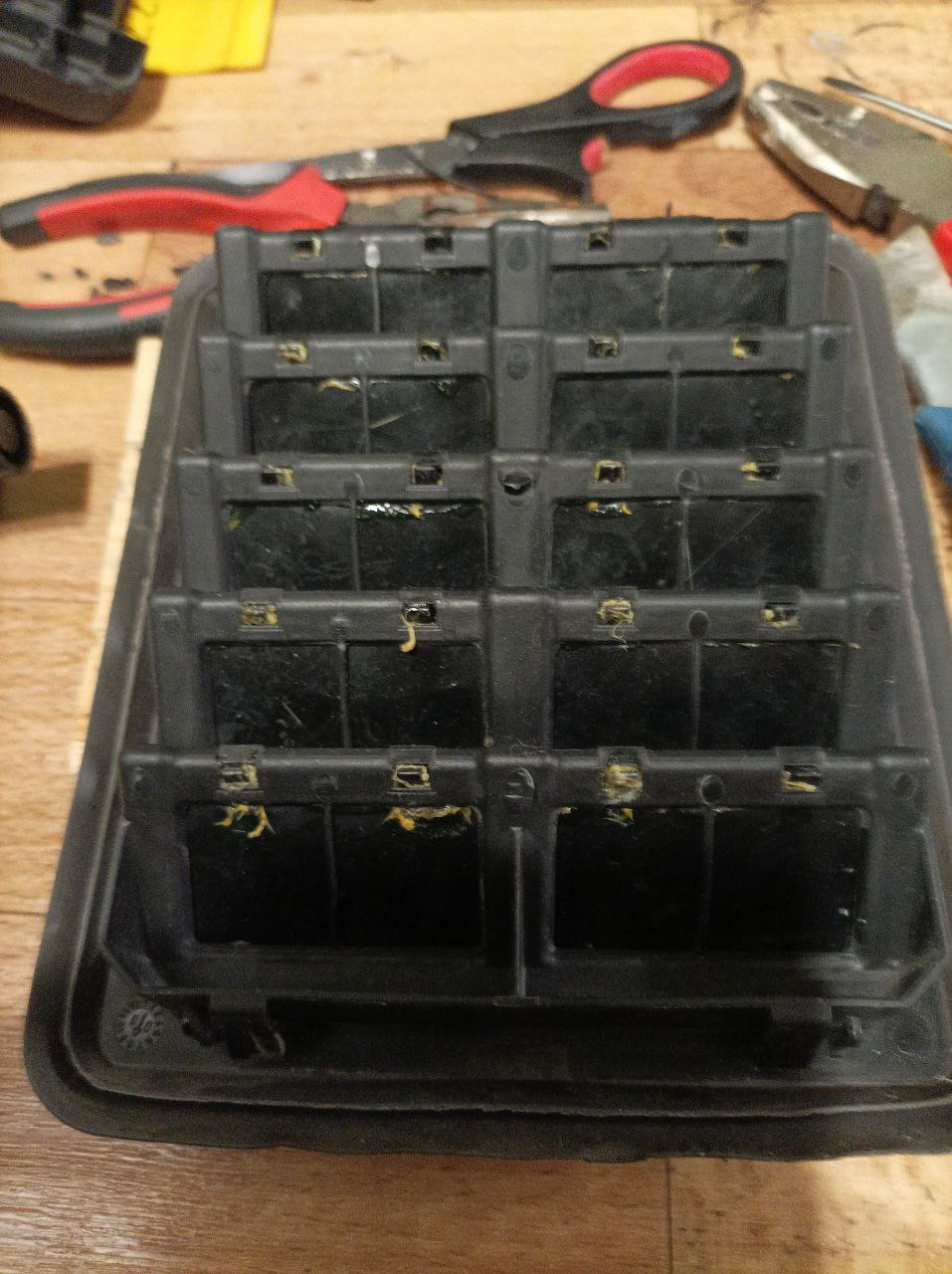 Если в салоне пахнет выхлопом — Chrysler 300 (300C) (1G), 2,7 л, 2006 ...