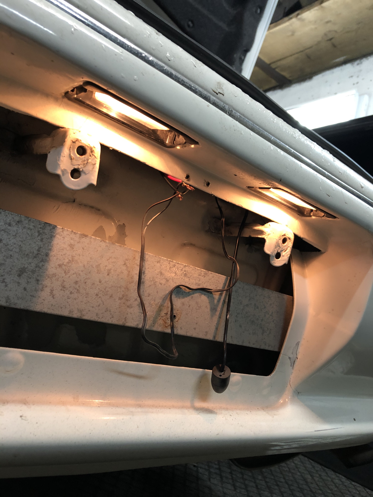 Как поменять лампочки в марк 2 Подсветка номера - Toyota Mark II (100), 2 л, 2000 года аксессуары DRIVE2
